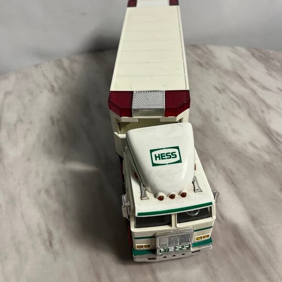 Rare 1997 Hess Oil Toy Truck with Racers - Tested Working Model - Picture 2 of 7